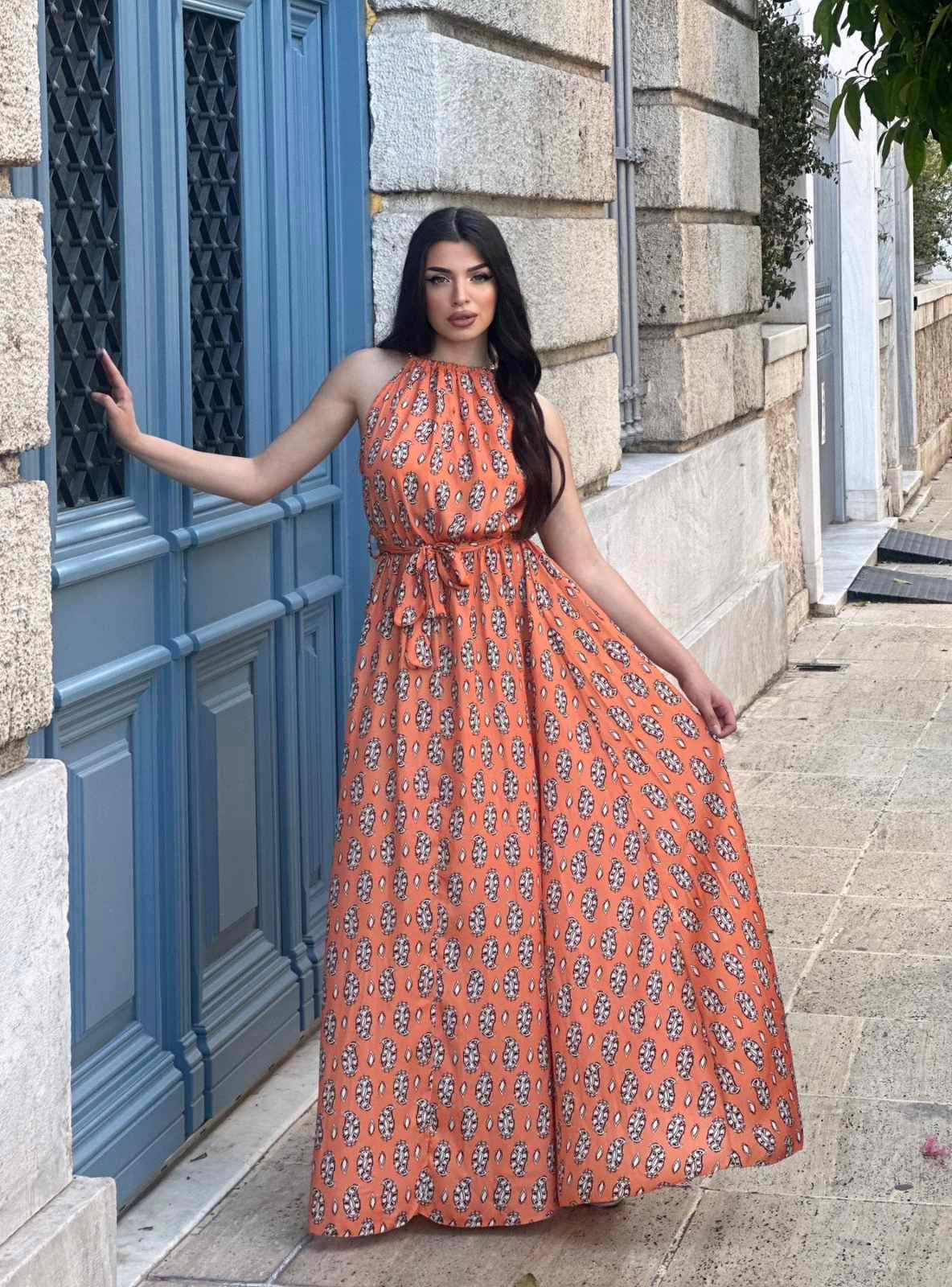 Άνετο oversize φόρεμα μάξι εμπριμέ με λαχούρια και αλυσίδα χρυσή στο λαιμό.Αέρινο δροσερό ύφασμα και άνετη εφαρμογή.