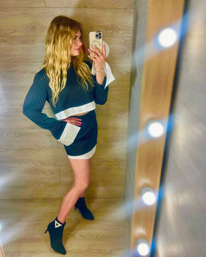 Σετ ριγέ ‘γραφείου’ με φούστα και crop μπλούζα