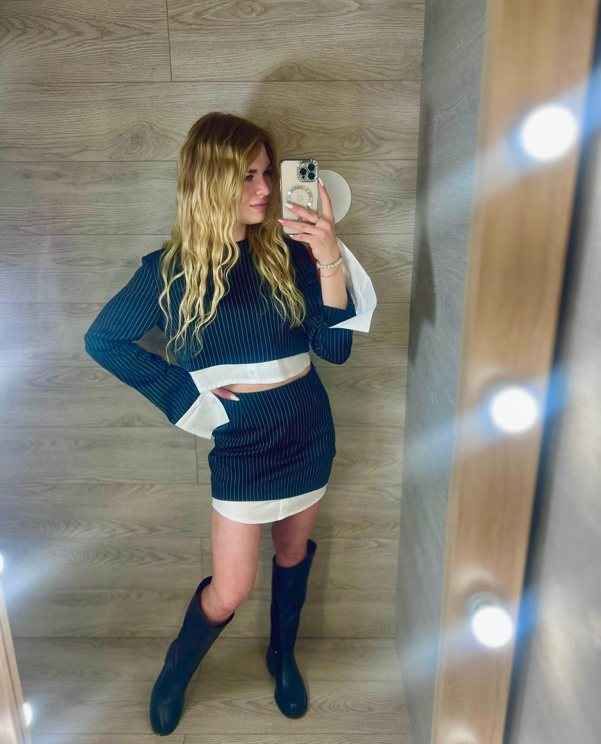 Σετ ριγέ ‘γραφείου’ με φούστα και crop μπλούζα