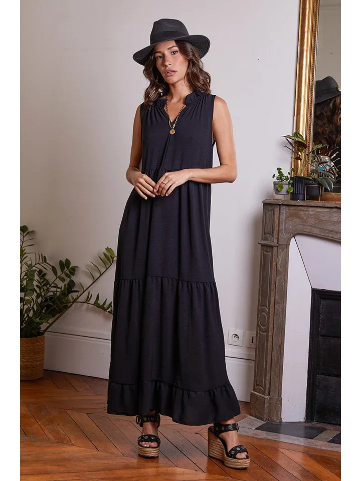 Αέρινο ελαστικό μάξι oversize φόρεμα με βολανάκια στο λαιμό και V κόψιμο.

 Μπορεί να φορεθεί με δυο τρόπους και από τις δύο πλευρές.Στη μια πλευρά διαθέτει υπέροχο σχέδιο μάτι χρυσό με τιρκουάζ κεντημένο με πούλιες.

 Ένα μέγεθος πολύ άνετη γραμμή με ελαστικό ύφασμα εξαιρετικής ποιότητας που δεν διαφανίζει και δεν διαγράφει.

 Καλύπτει μεγέθη xs s m l xl 2xl.