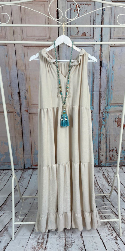 Αέρινο ελαστικό μάξι oversize φόρεμα με βολανάκια στο λαιμό και V κόψιμο.

 Μπορεί να φορεθεί με δυο τρόπους και από τις δύο πλευρές.Στη μια πλευρά διαθέτει υπέροχο σχέδιο μάτι χρυσό με τιρκουάζ κεντημένο με πούλιες.

 Ένα μέγεθος πολύ άνετη γραμμή με ελαστικό ύφασμα εξαιρετικής ποιότητας που δεν διαφανίζει και δεν διαγράφει.

 Καλύπτει μεγέθη xs s m l xl 2xl.