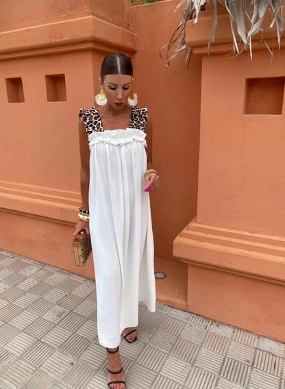 Μακρύ ελαστικό oversize φόρεμα με βολάν και λεοπάρ φαρδιές τιράντες. Υπέροχο για τις καθημερινές σου βόλτες ακόμα και για καλεσμένη σε επίσημο event.