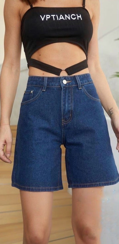 Ψηλόμεση denim βερμούδα σε ιδανικό μάκρος, με τέσσερις τσέπες, κλείνει με κουμπί και φερμουάρ.Διαθέτει μικρή ελαστικότητα.Τέλεια για τις καθημερινές σου εμφανίσεις.

