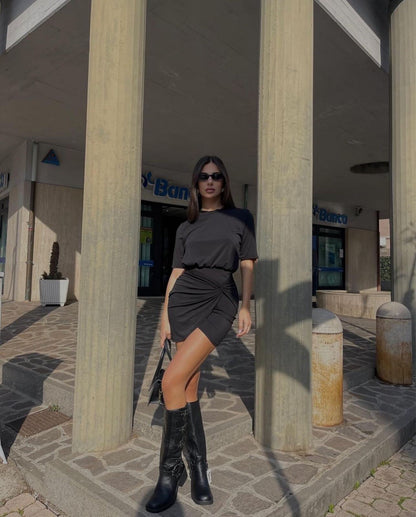 Ελαστικό μίνι φόρεμα με κόμπο