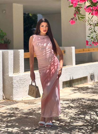Υπέροχο μάξι φόρεμα tie dye εμπριμέ εφαρμοστό με σούρες και βολάν που κολακεύουν το σώμα απο μαλακό ελαστικό ύφασμα που δεν διαφανίζει και δεν διαγραφεί.
