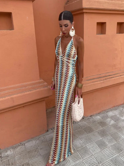 Εμπριμέ ελαστικό μάξι εξώπλατο boho φόρεμα με πολύχρωμο γεωμετρικό τύπωμα και λεπτομέρειες απο σχοινί στο μπούστο που δένει στο λαιμό.Ελαστικό πολυεστερικό ύφασμα, ένα μέγεθος ππυ καλύπτει μεγέθη xs s m l xl.Καλοκαιρινό φόρεμα που μπορεί να φορεθεί κάθε μέρα, στο νησί ή για καλεσμένη σε επίσημο event.