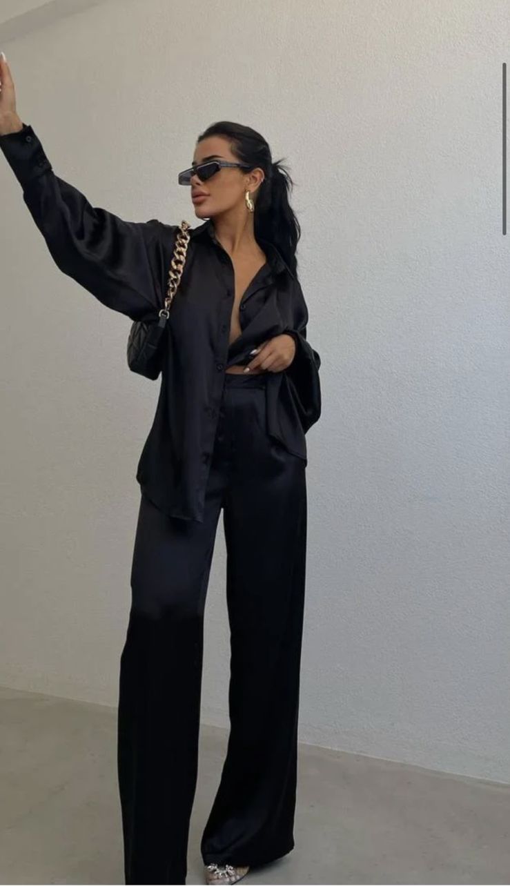 Σετ σατέν oversized με πουκάμισο και παντελόνα