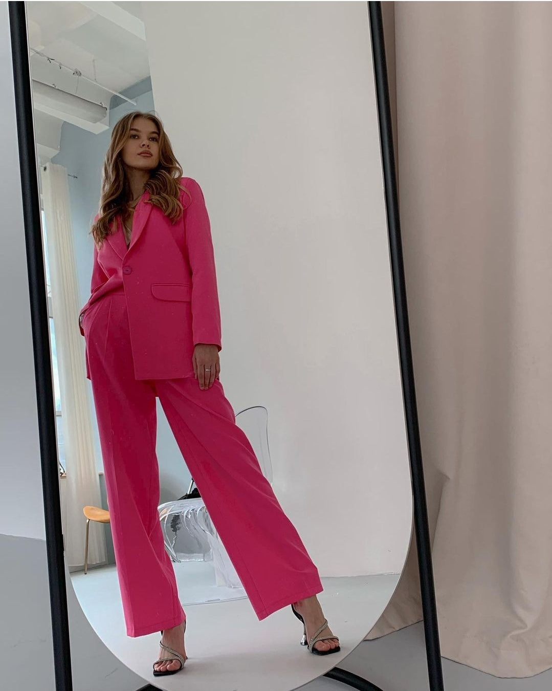 Μονόχρωμο κοστούμι oversize