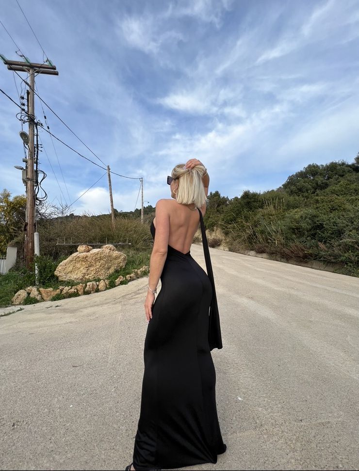 Ελαστικό φόρεμα με δέσιμο στο λαιμό